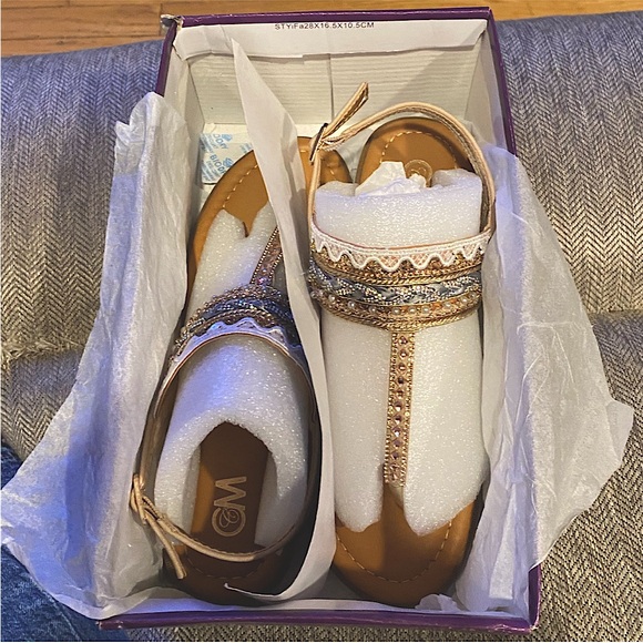 Jeweled Thong Sandals, 1” stacked heel, lotta sparkle, Size 6.5, New in Box - Picture 5 of 10